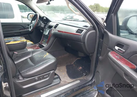 2008 Cadillac Escalade Luxury z USA, uszkodzony, nr VIN 1GYFK63838R226415